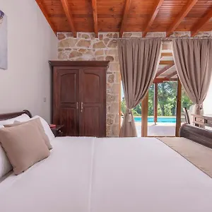 https://alia-palace-and-villas.hotelschalkidiki.net