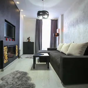 https://simona-maria.bucharesthotelsnow.com